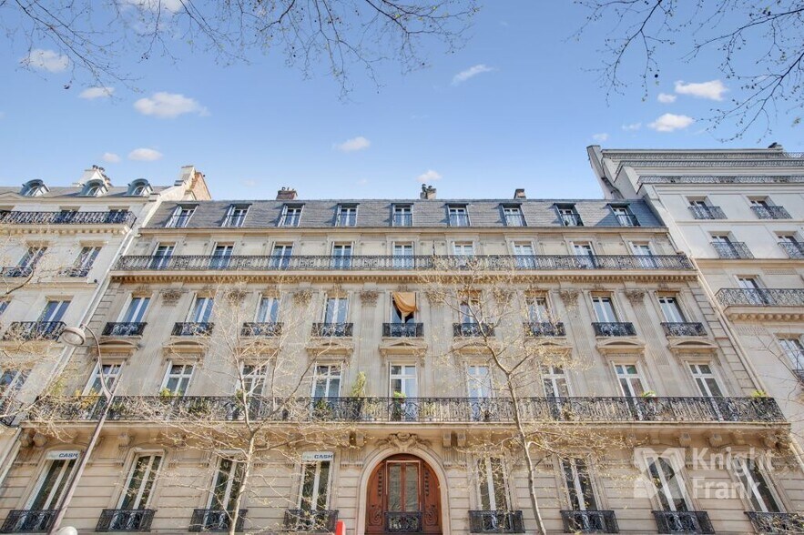 12 Avenue Franklin D. Roosevelt, Paris à louer - Photo de l’immeuble – Image 2 sur 10