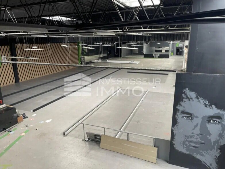 Local commercial dans Savigny-le-Temple à louer - Photo de l’immeuble – Image 3 sur 5