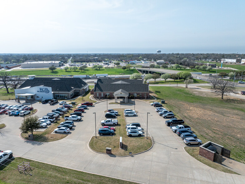 1701 N US Highway 75, Sherman, TX à louer - Photo de l’immeuble – Image 1 sur 29