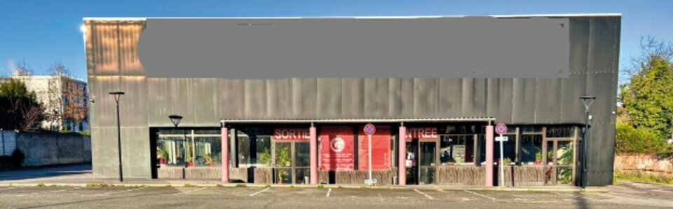 Local commercial dans Mantes-la-Ville à louer - Photo de l’immeuble – Image 2 sur 7