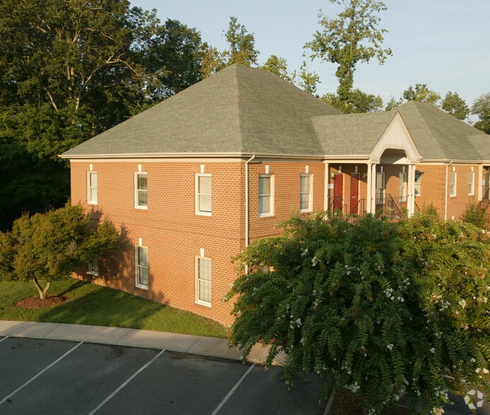 780 Pilot House Dr, Newport News, VA à louer - Photo de l’immeuble – Image 2 sur 7