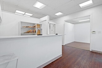 19642 Ventura Blvd, Tarzana, CA à louer Photo intérieure– Image 1 sur 16