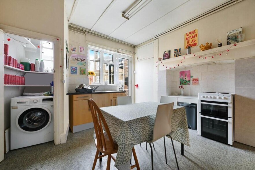 5 The Quadrant, Epsom à vendre - Photo de l’immeuble – Image 3 sur 15