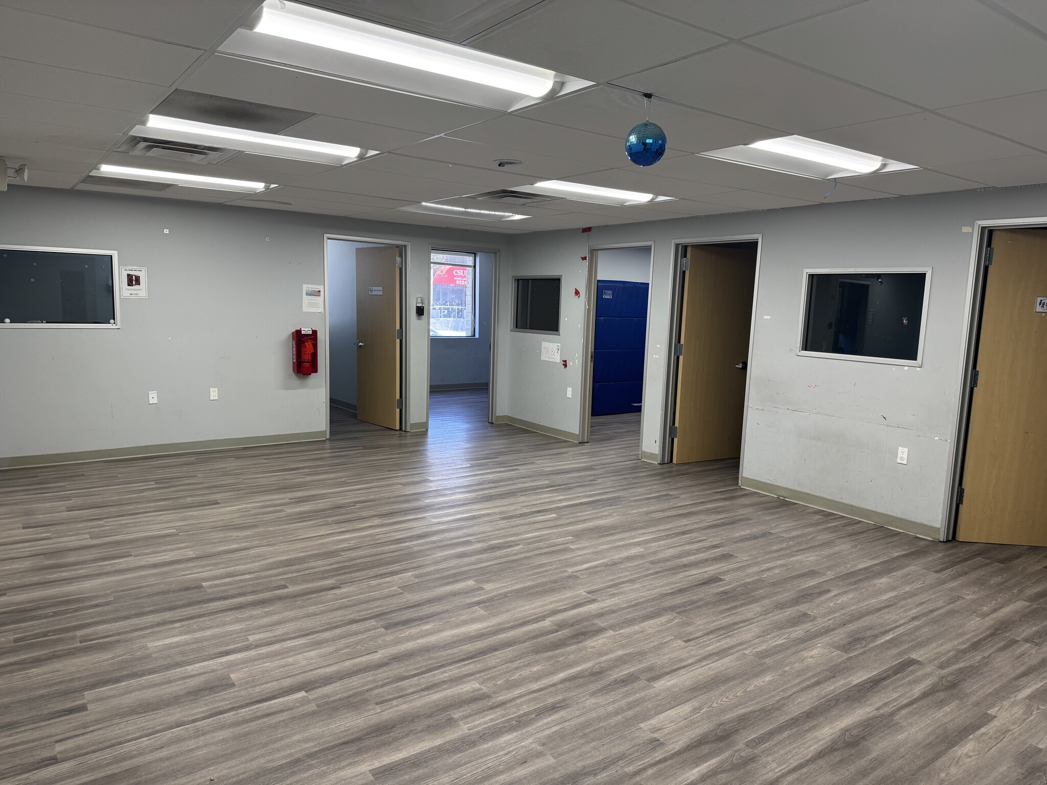 9335 Reseda Blvd, Northridge, CA à louer Photo intérieure– Image 1 sur 6