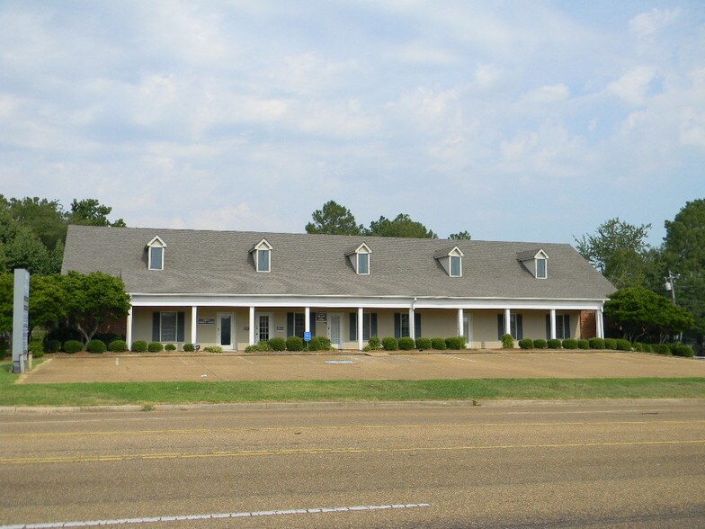 5888 Ridgewood Rd, Jackson, MS à louer - Photo de l’immeuble – Image 2 sur 3