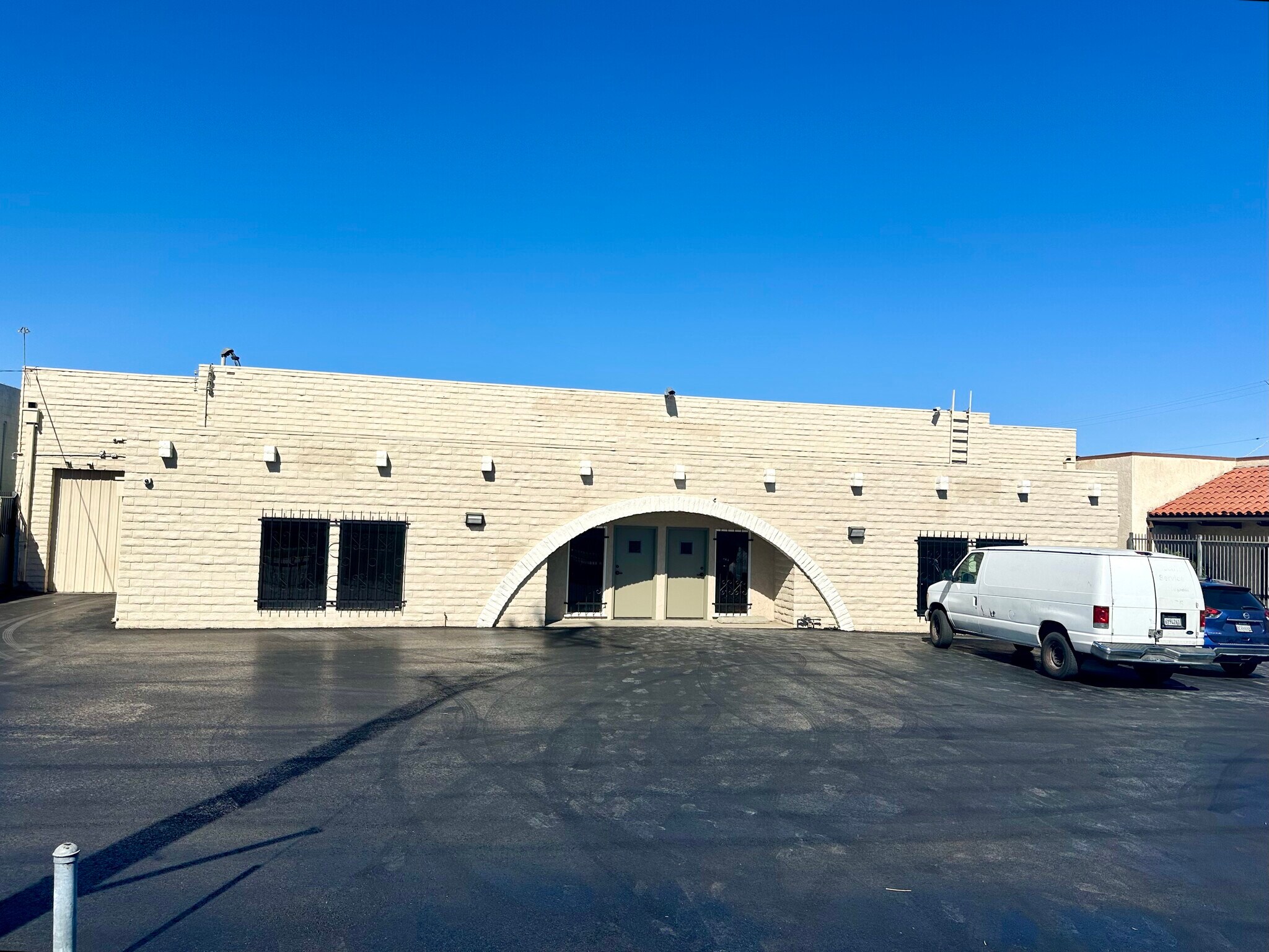 20611 Plummer St, Chatsworth, CA à vendre Photo de l’immeuble– Image 1 sur 1