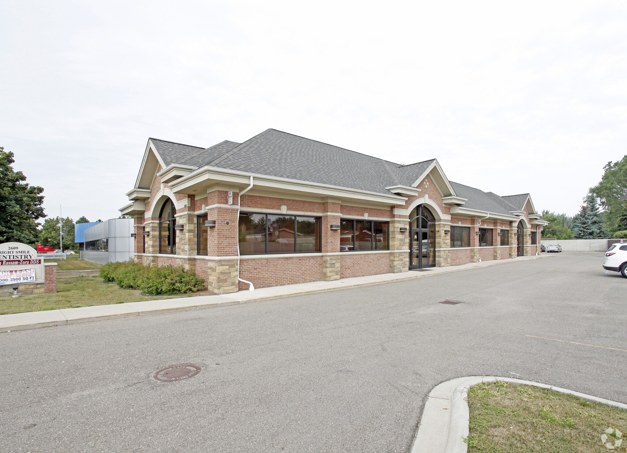 2609 Metropolitan Pky, Sterling Heights, MI à louer Photo principale– Image 1 sur 21