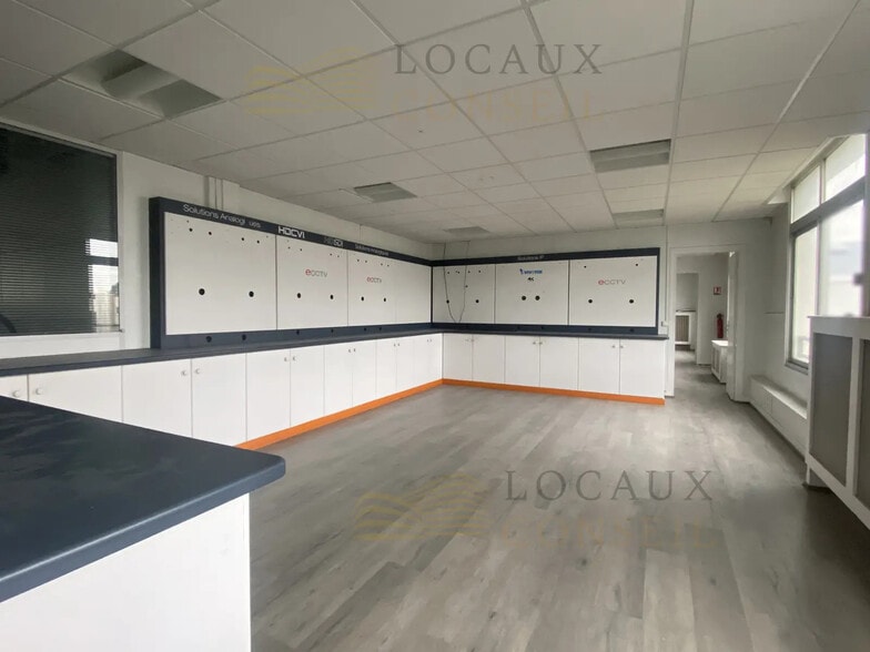Bureau dans Argenteuil à louer - Photo de l’immeuble – Image 1 sur 9
