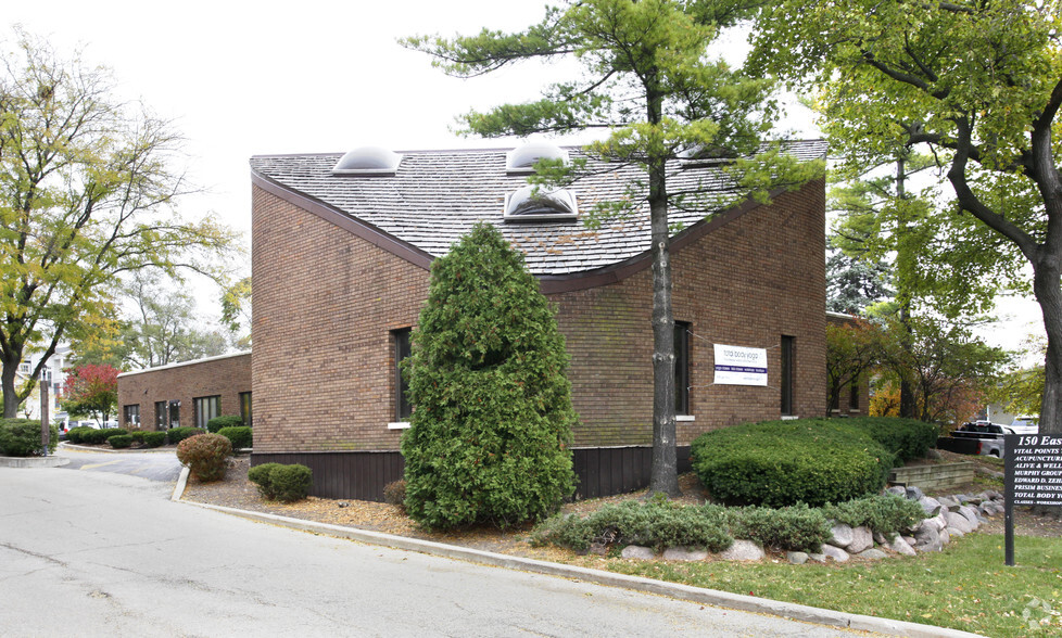 150 E Cook Ave, Libertyville, IL à louer - Photo principale – Image 1 sur 4