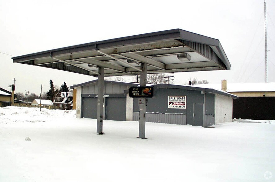 22411 S Chrysler Ave, Hazel Park, MI à louer - Photo de l’immeuble – Image 2 sur 5