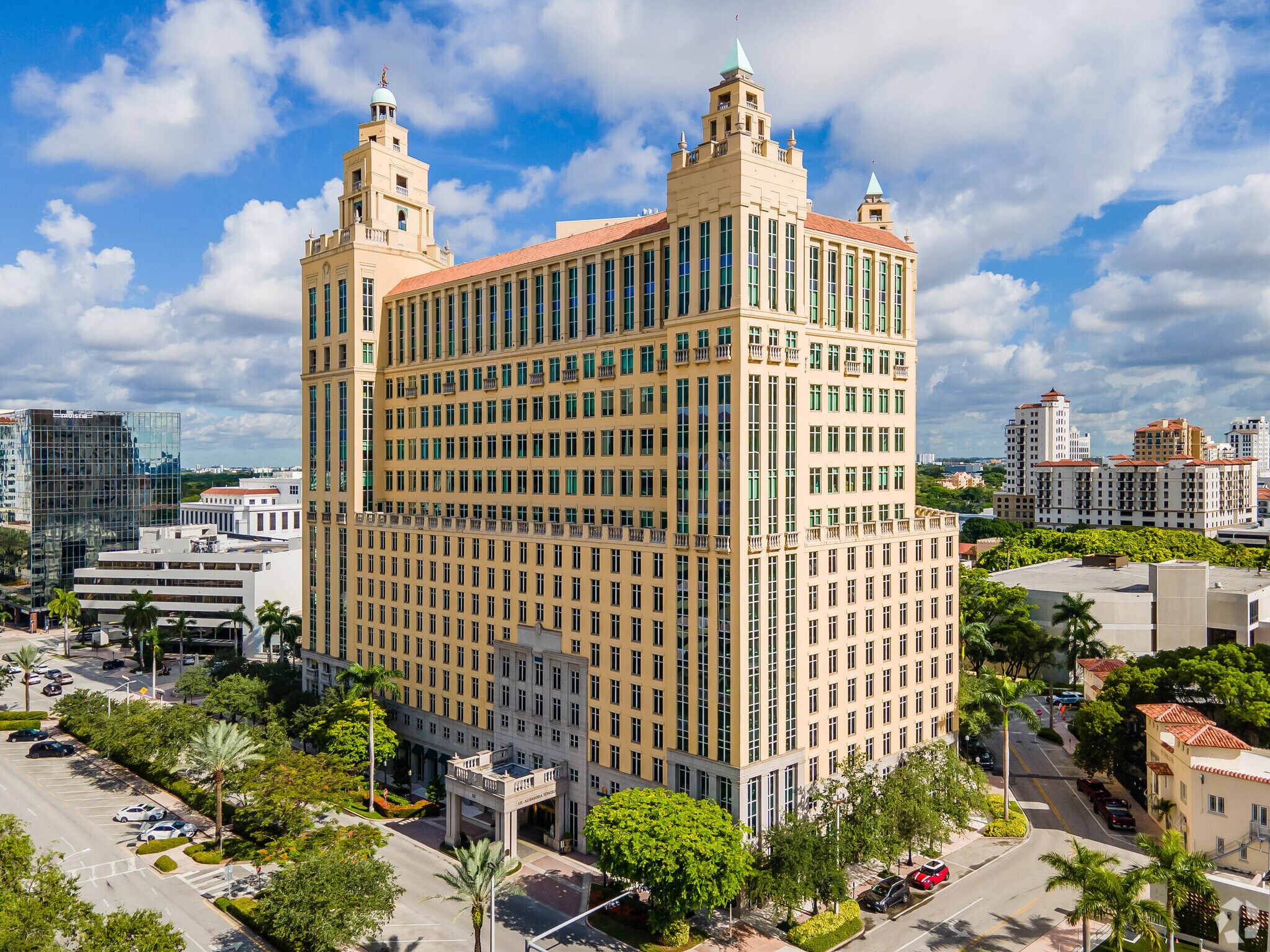 121 alhambra Plz, Coral Gables, FL à louer Photo principale– Image 1 sur 56