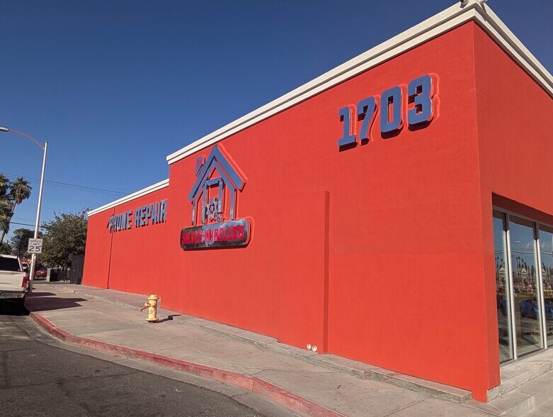 1703 E Charleston Blvd, Las Vegas, NV à vendre - Photo de l’immeuble – Image 2 sur 28