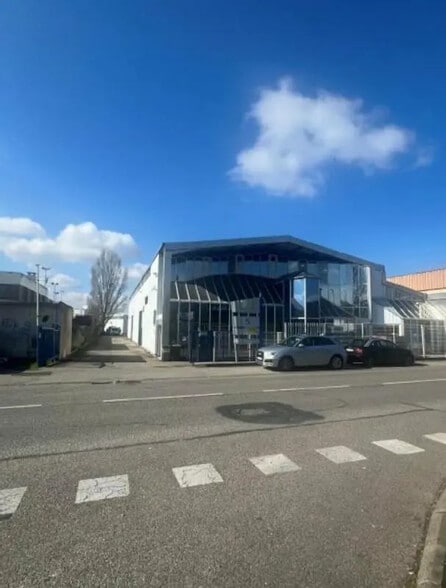 Local d’activités dans Vaulx-en-Velin à louer - Photo de l’immeuble – Image 3 sur 9