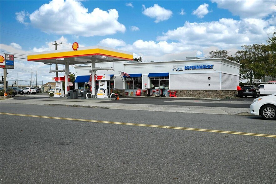 12 Lido Blvd, Point Lookout, NY à vendre - Photo de l’immeuble – Image 3 sur 32