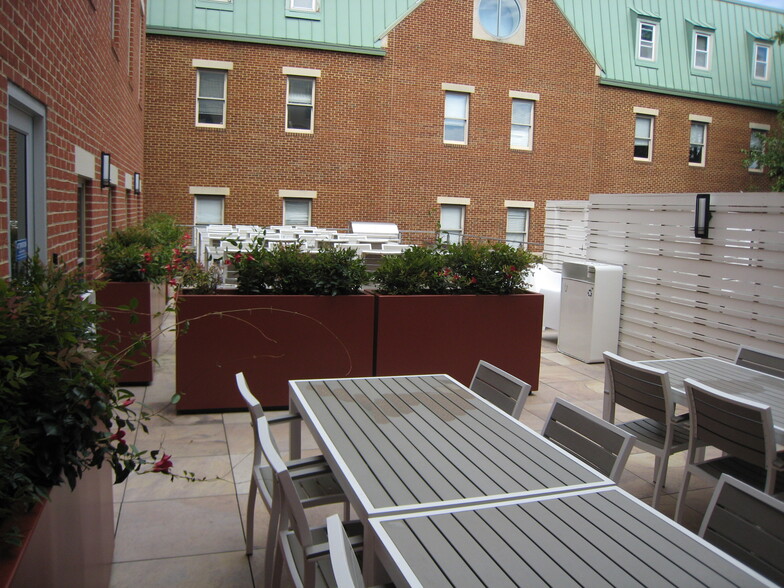 124 S West St, Alexandria, VA à louer - Photo de l’immeuble – Image 3 sur 13