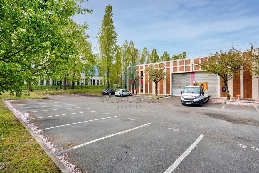 Local d’activités dans Éragny à louer - Photo de l’immeuble – Image 1 sur 10