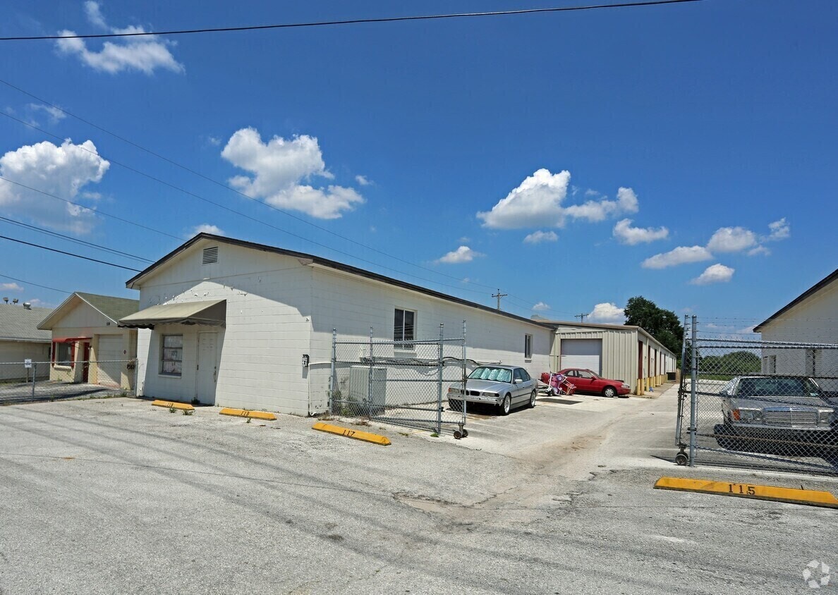 1602 Combee Rd, Lakeland, FL à louer Photo de l’immeuble– Image 1 sur 8