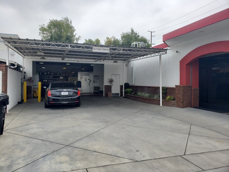 852 S Alta Vista Ave, Monrovia, CA à louer - Photo de l’immeuble – Image 2 sur 16