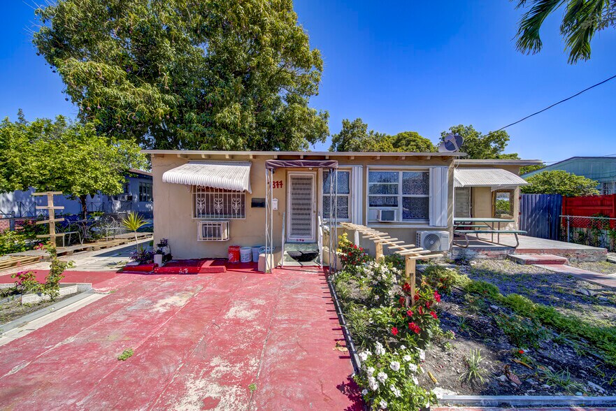 1877 SW 6th St, Miami, FL à vendre - Photo de l’immeuble – Image 3 sur 20