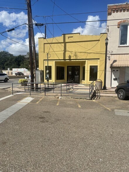 148 S Houston St, Wharton, TX à vendre - Photo principale – Image 1 sur 14