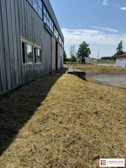 Industriel/Logistique dans La Selle-en-Luitré à louer - Photo de l’immeuble – Image 1 sur 4