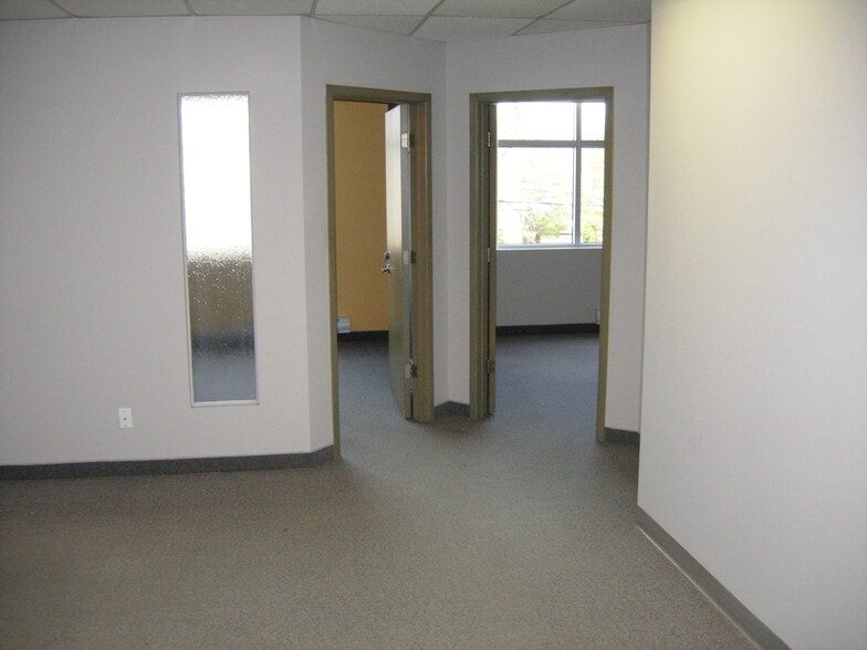 2160 Ch Du Tremblay, Longueuil, QC à louer - Photo intérieure – Image 2 sur 7