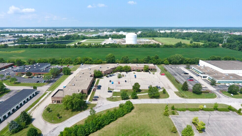8902 Vincennes Cir, Indianapolis, IN à louer - Photo de l’immeuble – Image 3 sur 12