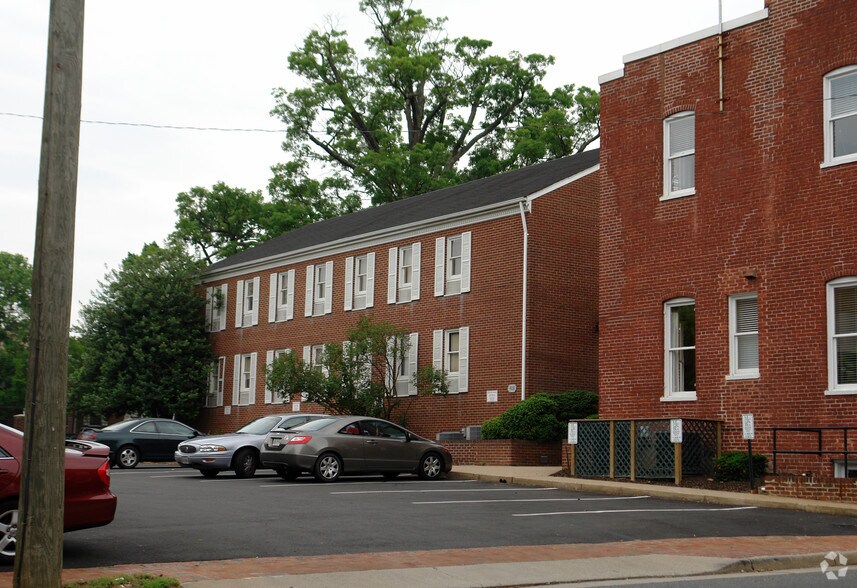 4031 Chain Bridge Rd, Fairfax, VA à vendre - Photo de l’immeuble – Image 2 sur 5