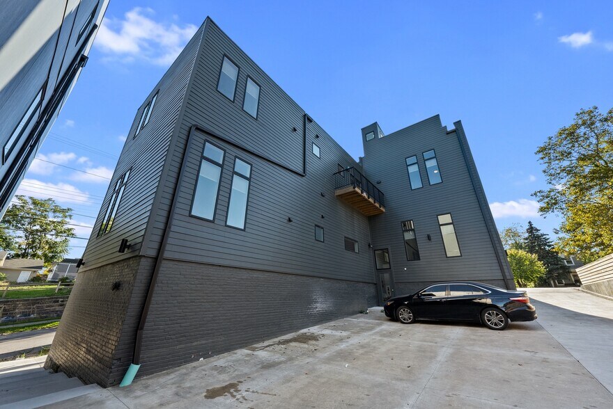 2387 W 5th St, Cleveland, OH à vendre - Photo de l’immeuble – Image 3 sur 10