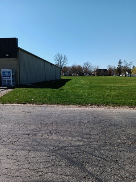 100 E Main St, New London, OH à vendre - Photo de l’immeuble – Image 2 sur 7