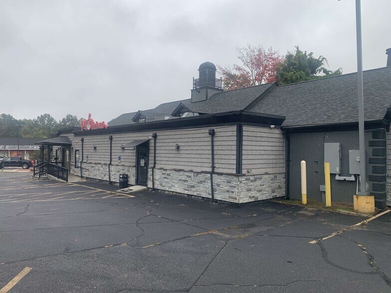 1062 Main Street st, Holden, MA à vendre - Photo de l’immeuble – Image 2 sur 2