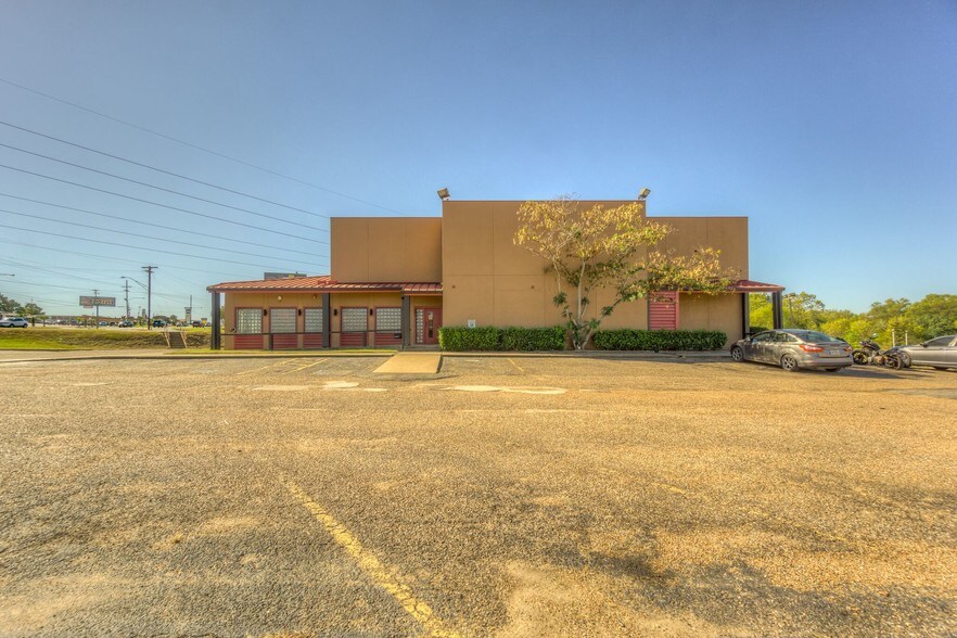 401 N Spur 63, Longview, TX à vendre - Photo de l’immeuble – Image 3 sur 23