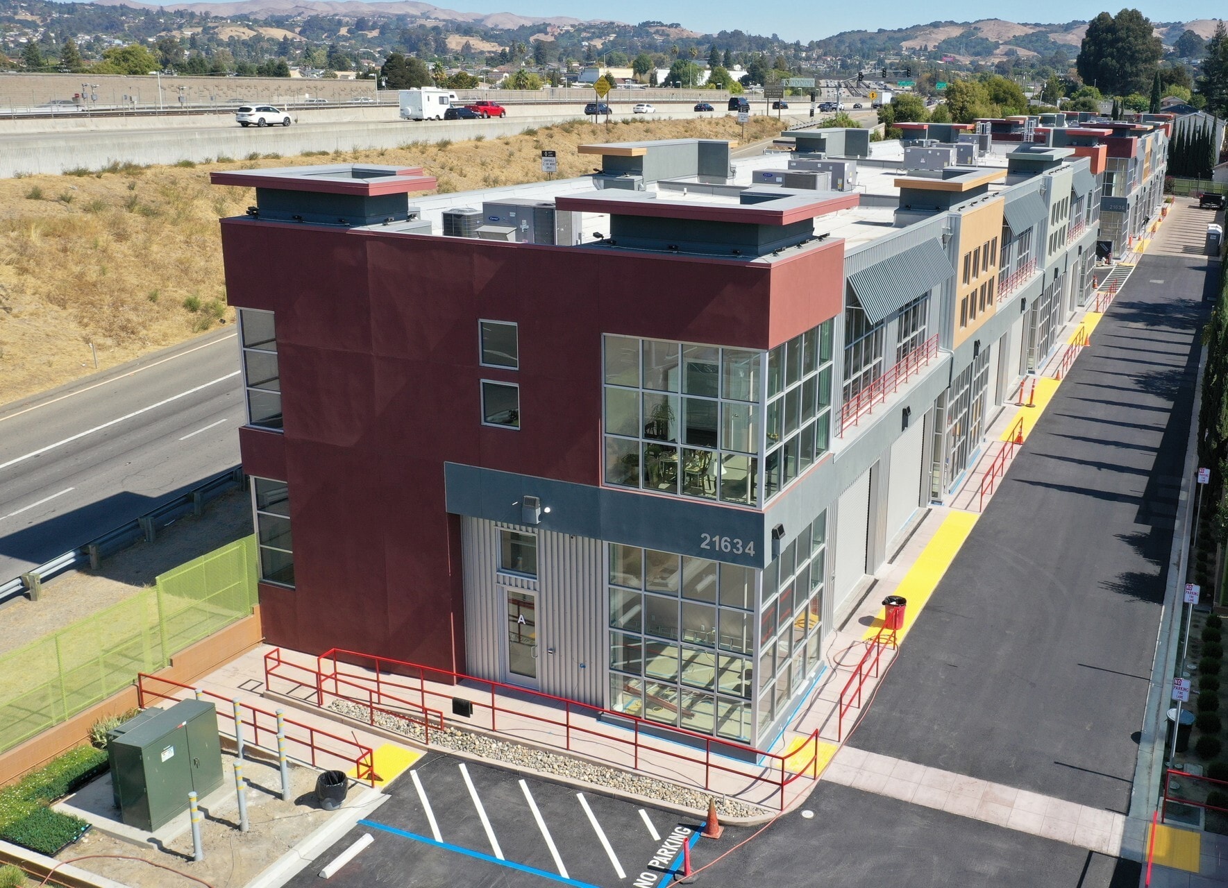 21636 Redwood Rd, Castro Valley, CA à louer Photo principale– Image 1 sur 11