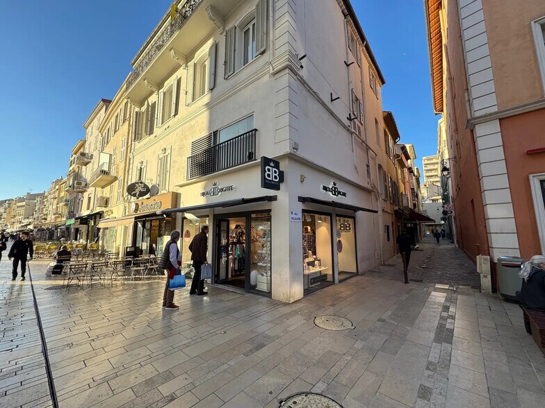 4 Rue Rouguière, Cannes à louer - Photo de l’immeuble – Image 2 sur 5