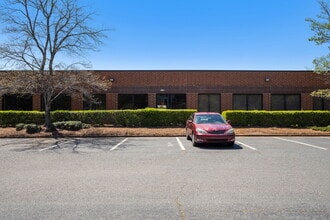 1803 Associates Ln, Charlotte, NC à louer Photo intérieure– Image 2 sur 41