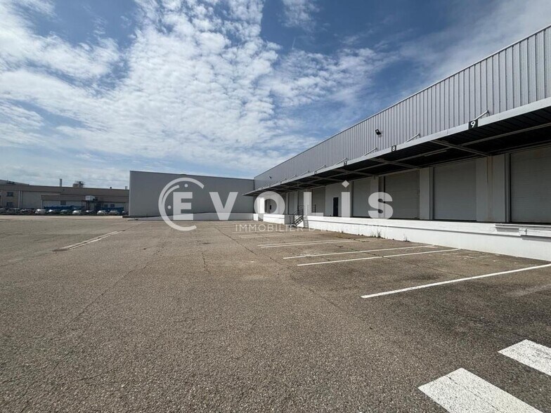 19 Avenue De Montmartin, Corbas à louer - Photo de l’immeuble – Image 2 sur 18