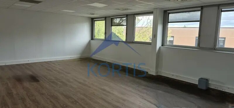 7 Rue Maryse Bastié, Bron à louer - Photo intérieure – Image 3 sur 5