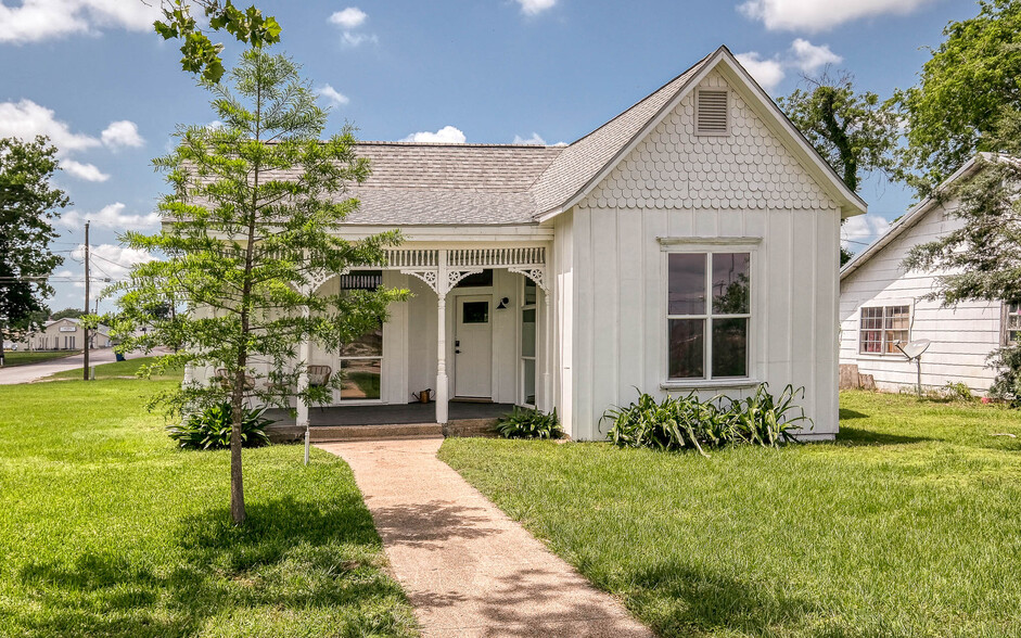 945 10th St, Hempstead, TX à louer - Photo de l’immeuble – Image 3 sur 32