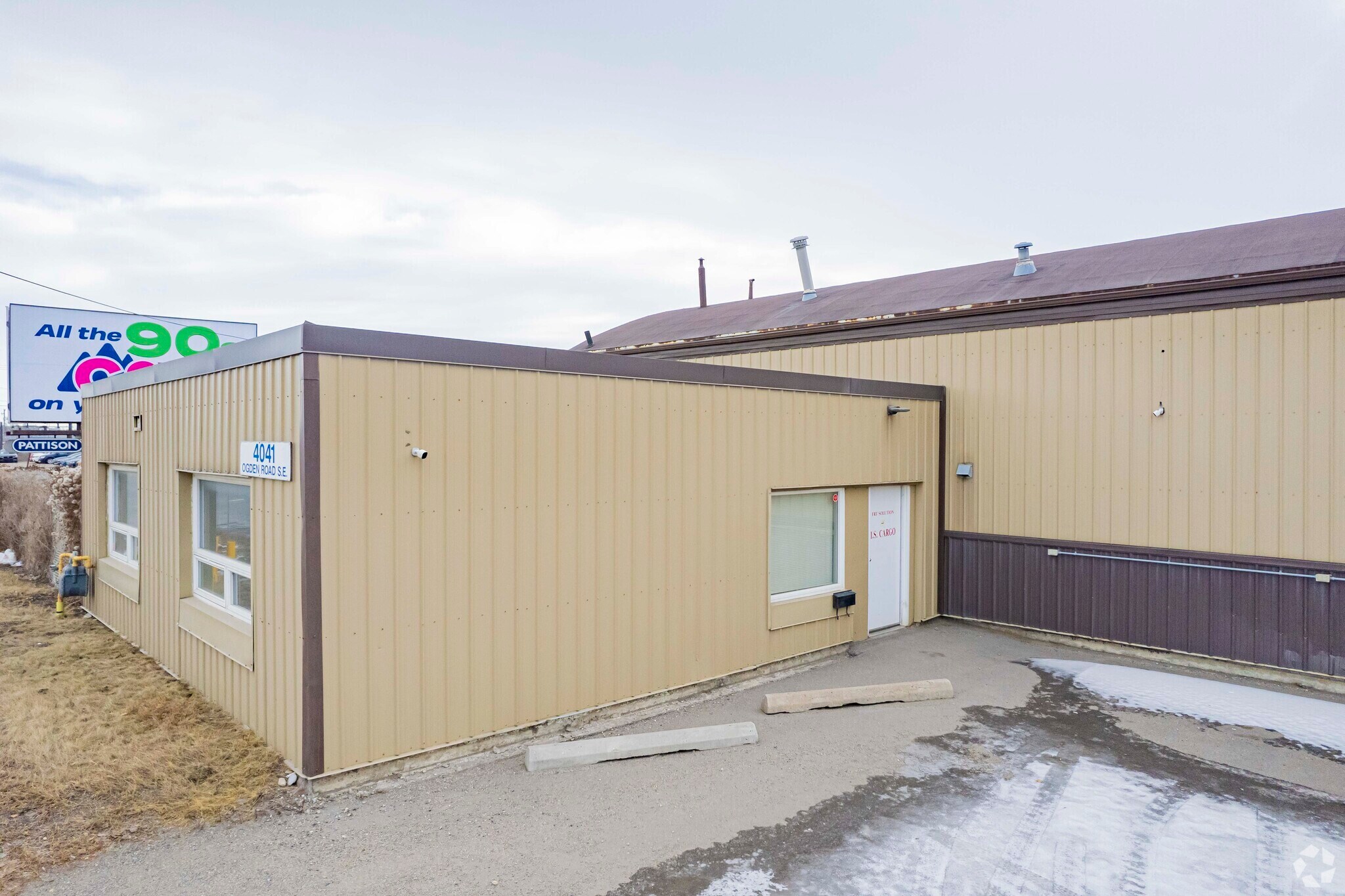 4041 Ogden Rd SE, Calgary, AB à louer Photo de l’immeuble– Image 1 sur 8