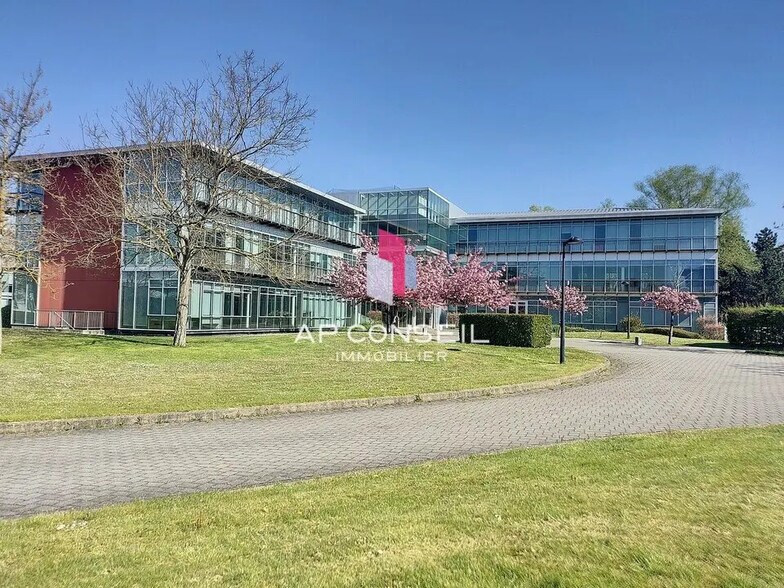 Bureau dans Voisins-le-Bretonneux à vendre - Photo de l’immeuble – Image 1 sur 7