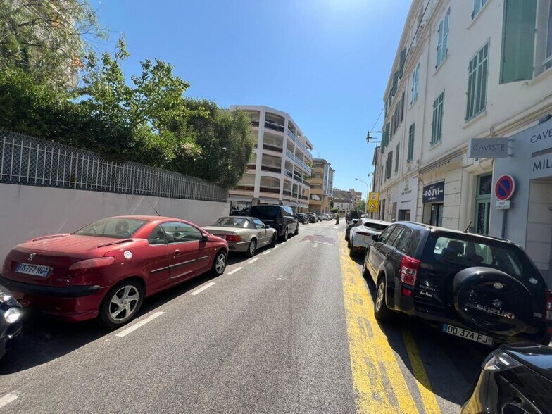 18 Rue Louis Nouveau, Cannes à louer - Photo de l’immeuble – Image 3 sur 6