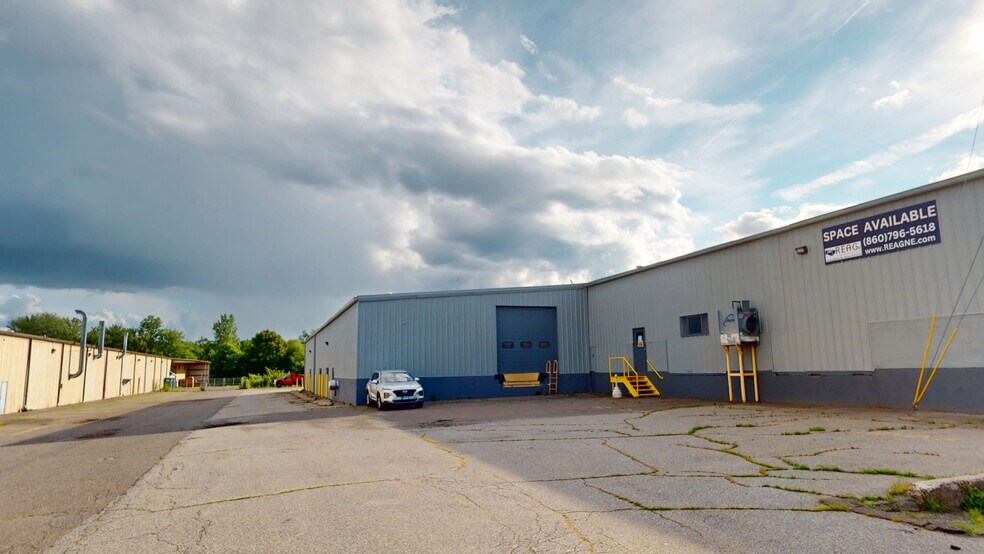 481 Sullivan Ave, South Windsor, CT à louer - Photo de l’immeuble – Image 3 sur 17