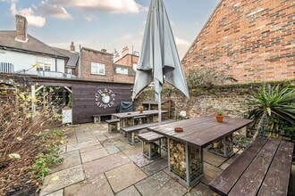 12-14 Westgate, Chichester à louer Photo de l’immeuble– Image 2 sur 4