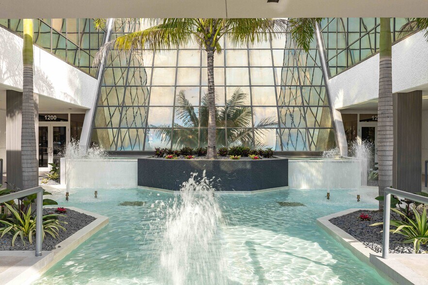 1200 N Federal Hwy, Boca Raton, FL à louer - Hall d’entrée – Image 3 sur 16