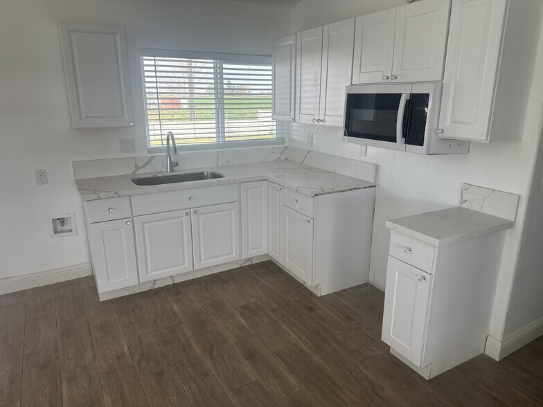 6873 20th Ave, Lemoore, CA à vendre - Photo de l’immeuble – Image 2 sur 50