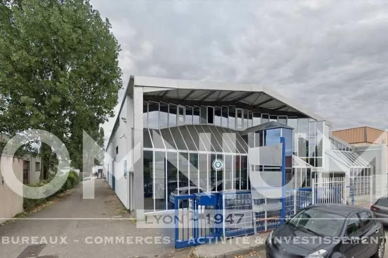 Local d’activités dans Vaulx-en-Velin à louer Photo de l’immeuble– Image 1 sur 20