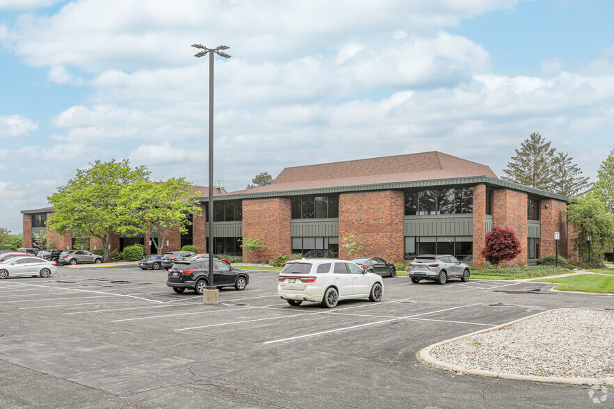 3040 Charlevoix Dr SE, Grand Rapids, MI à louer - Photo de l’immeuble – Image 2 sur 7