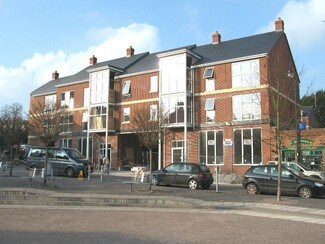 Plus de détails pour 2 Parliament St, Crediton - Local commercial à louer