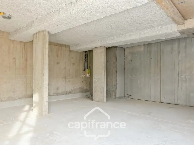 Local commercial dans CREPIEUX-LA-PAPE à louer - Photo de l’immeuble – Image 3 sur 7