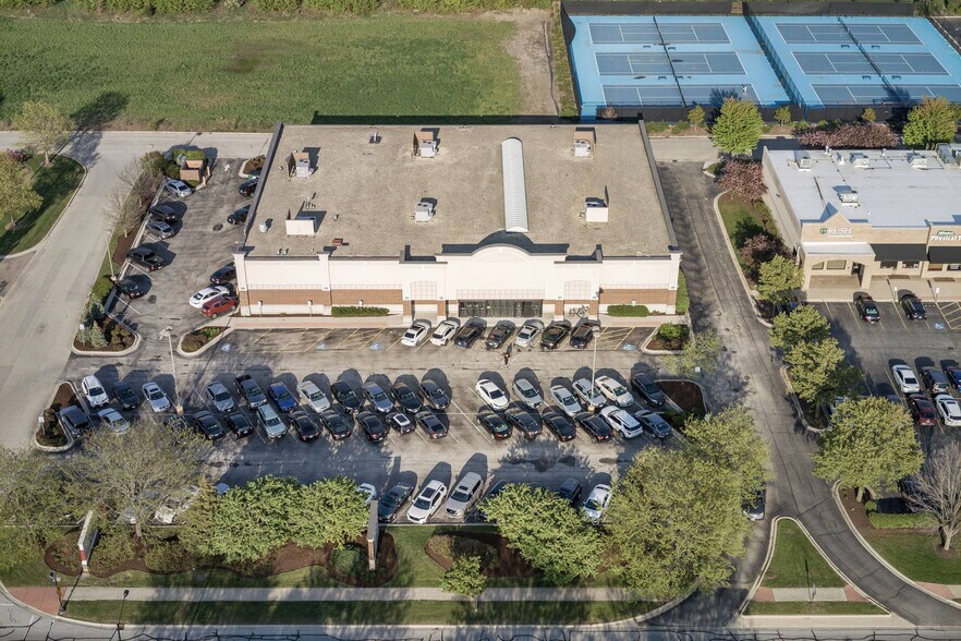 2300 S Eola Rd, Aurora, IL à louer - Photo de l’immeuble – Image 3 sur 5